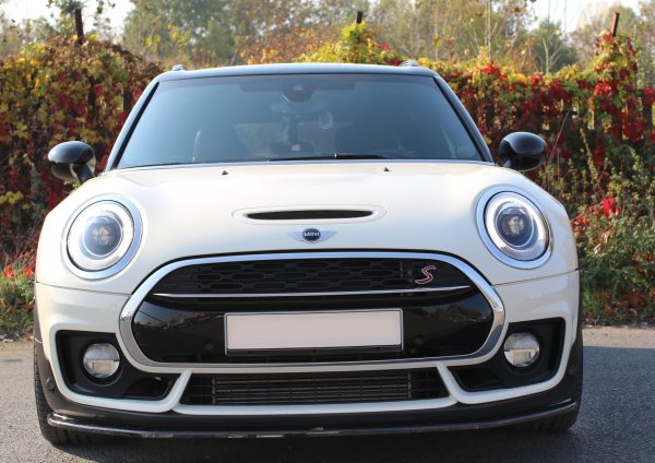 Mini Cooper Clubman John Cooper Works F54 (facelift) - Lâmina frontal V.1 | MC-CM-2-S-JCW-FD1G | Produto Maxton Design distribuído por Unicartuning. Mini Cooper Clubman John Cooper Works F54 (facelift) - Lâmina frontal V.1 | MC-CM-2-S-JCW-FD1G | Produto Maxton Design distribuído por Unicartuning.