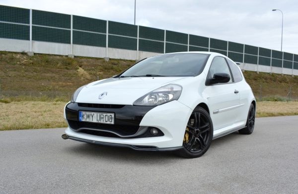 Renault Clio Mk3 RS (facelift) - Lâmina frontal V.1 | RE-CL-3F-RS-FD1G | Produto Maxton Design distribuído por Unicartuning.
