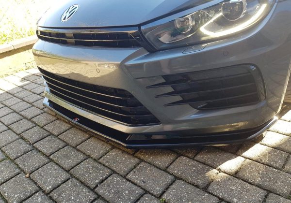 Volkswagen Scirocco Mk3 R (facelift) - Lâmina frontal V.1 | VW-SC-3F-R-FD1G | Produto Maxton Design distribuído por Unicartuning.