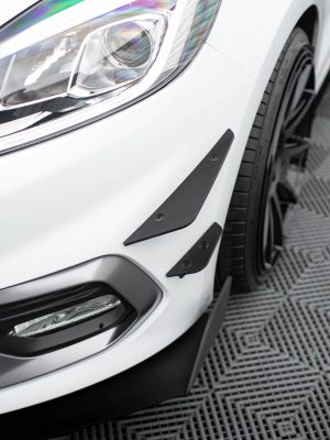 Ford Fiesta Mk8 ST / ST-line - Lâminas laterais frontais | FO-FI-8-STLINE-CNC-CAN1A | Produto Maxton Design distribuído por Unicartuning. Ford Fiesta Mk8 ST / ST-line - Lâminas laterais frontais | FO-FI-8-STLINE-CNC-CAN1A | Produto Maxton Design distribuído por Unicartuning.