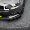 Ford Mustang GT Mk6 - Splitters frontais | FOMU6GTCNC-FSF1G | Produto Maxton Design distribuído por Unicartuning.