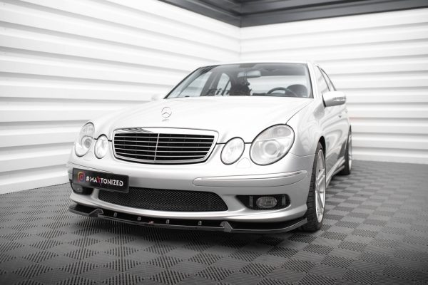 Mercedes-Benz E 55 AMG W211 - Lâmina frontal | ME-E-211-AMG-FD1G | Produto Maxton Design distribuído por Unicartuning. Mercedes-Benz E 55 AMG W211 - Lâmina frontal | ME-E-211-AMG-FD1G | Produto Maxton Design distribuído por Unicartuning.