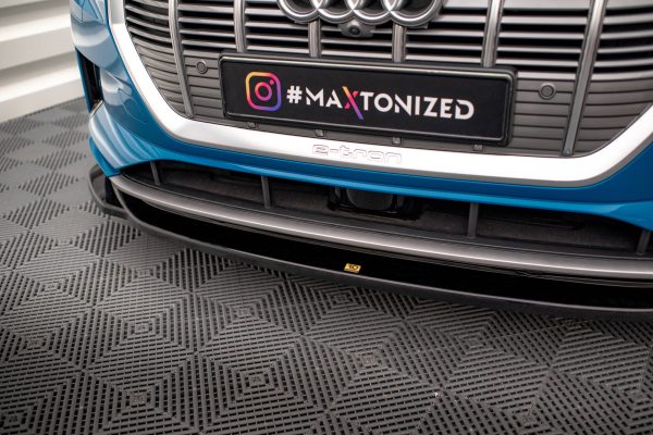 Audi E-tron - Lâmina frontal V.1 | AU-ETRON-1-FD1G | Produto Maxton Design distribuído por Unicartuning. Audi E-tron - Lâmina frontal V.1 | AU-ETRON-1-FD1G | Produto Maxton Design distribuído por Unicartuning.