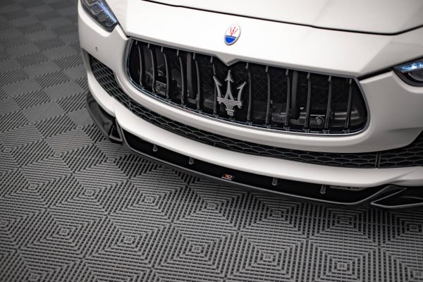 Maserati Ghibli Mk3 - Lâmina frontal V.1 | MA-GH-1-FD1G | Produto Maxton Design distribuído por Unicartuning. Maserati Ghibli Mk3 - Lâmina frontal V.1 | MA-GH-1-FD1G | Produto Maxton Design distribuído por Unicartuning.