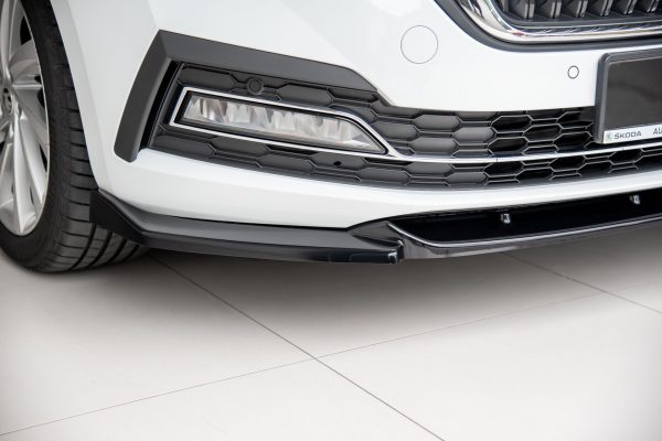 Skoda Octavia Mk4 - Lâmina frontal V.1 | SK-OC-4-FD1G | Produto Maxton Design distribuído por Unicartuning.