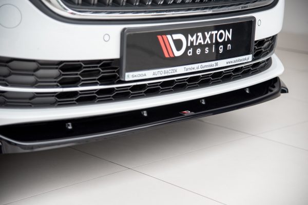 Skoda Octavia Mk4 - Lâmina frontal V.1 | SK-OC-4-FD1G | Produto Maxton Design distribuído por Unicartuning.
