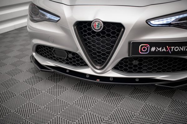 Alfa Romeo Giulia Sport - Lâmina frontal V.2 | AL-GI-1-SPORT-FD2G | Produto Maxton Design distribuído por Unicartuning. Alfa Romeo Giulia Sport - Lâmina frontal V.2 | AL-GI-1-SPORT-FD2G | Produto Maxton Design distribuído por Unicartuning.