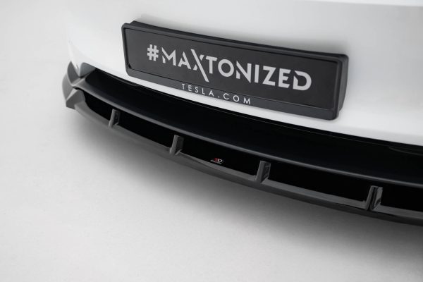 Tesla Model 3 Performance Mk1 (facelift) - Lâmina frontal V.2 | TE-MODEL3-1F-PFC-FD2G | Produto Maxton Design distribuído por Unicartuning. Tesla Model 3 Performance Mk1 (facelift) - Lâmina frontal V.2 | TE-MODEL3-1F-PFC-FD2G | Produto Maxton Design distribuído por Unicartuning.