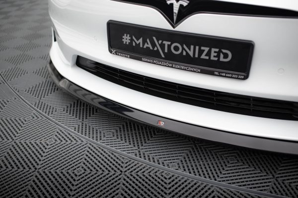 Tesla Model S Plaid Mk1 (facelift) - Lâmina frontal V.2 | TE-MODELS-1F2-PL-FD2G | Produto Maxton Design distribuído por Unicartuning. Tesla Model S Plaid Mk1 (facelift) - Lâmina frontal V.2 | TE-MODELS-1F2-PL-FD2G | Produto Maxton Design distribuído por Unicartuning.