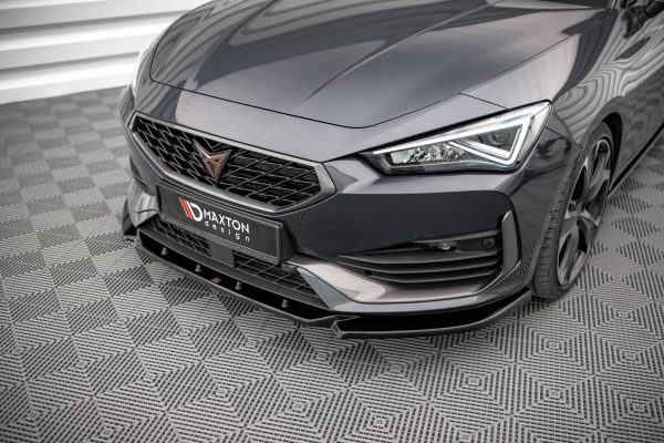 Cupra Leon Hatchback Mk1 - Lâmina frontal V.3 | CU-LE-1-FD3G | Produto Maxton Design distribuído por Unicartuning. Cupra Leon Hatchback Mk1 - Lâmina frontal V.3 | CU-LE-1-FD3G | Produto Maxton Design distribuído por Unicartuning.