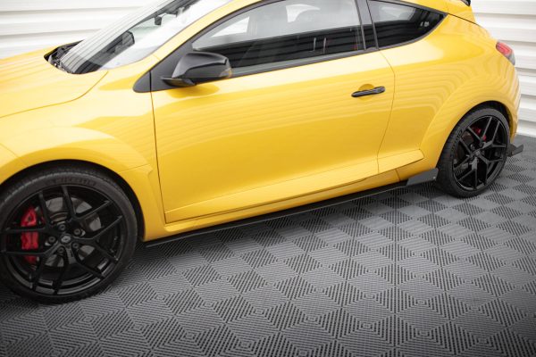 Renault Megane 3 RS - Lâminas para Embaladeiras RACING | RE-ME-3-RS-CNC-SD1A | Produto Maxton Design distribuído por Unicartuning. Renault Megane 3 RS - Lâminas para Embaladeiras RACING | RE-ME-3-RS-CNC-SD1A | Produto Maxton Design distribuído por Unicartuning.