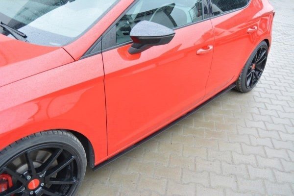 Seat Leon III Cupra / FR - Lâminas para Embaladeiras RACING | SE-LE-3-FR-CNC-SD1A | Produto Maxton Design distribuído por Unicartuning.