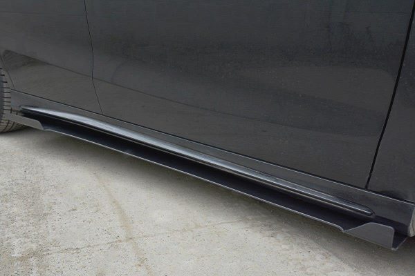 Mercedes-Benz CLA A45 AMG C117 (facelift) - Lâminas para Embaladeiras RACING V.1 | ME-CLA-117F-AMG-CNC-SD1A | Produto Maxton Design distribuído por Unicartuning. Mercedes-Benz CLA A45 AMG C117 (facelift) - Lâminas para Embaladeiras RACING V.1 | ME-CLA-117F-AMG-CNC-SD1A | Produto Maxton Design distribuído por Unicartuning.