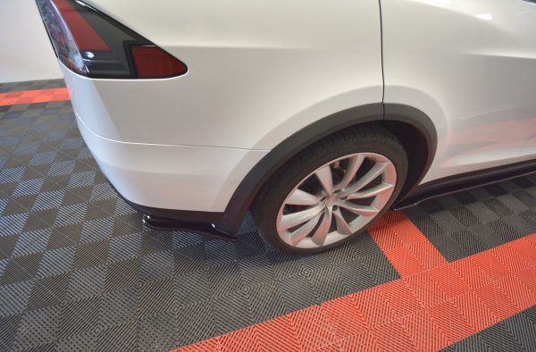 Tesla Model X - Splitters laterais traseiros V.1 | TE-MODELX-RSD1G | Produto Maxton Design distribuído por Unicartuning.