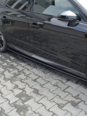 Audi RS3 8V Fl Sportback - Lâminas para Embaladeiras RACING V.1 | AU-RS3-8VF-CNC-SD1A | Produto Maxton Design distribuído por Unicartuning.