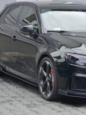 Audi RS3 8V Fl Sportback - Lâminas para Embaladeiras RACING V.2 | AU-RS3-8VF-CNC-SD2A | Produto Maxton Design distribuído por Unicartuning. Audi RS3 8V Fl Sportback - Lâminas para Embaladeiras RACING V.2 | AU-RS3-8VF-CNC-SD2A | Produto Maxton Design distribuído por Unicartuning.