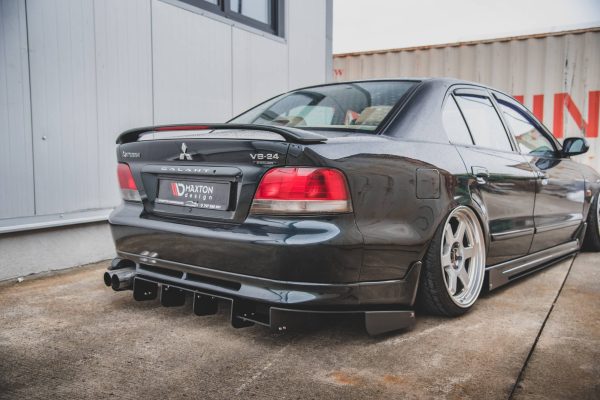Mitsubishi Galant Avance Mk8 - Difusor traseiro RACING | MI-GA-8-CNC-RS1A | Produto Maxton Design distribuído por Unicartuning. Mitsubishi Galant Avance Mk8 - Difusor traseiro RACING | MI-GA-8-CNC-RS1A | Produto Maxton Design distribuído por Unicartuning.