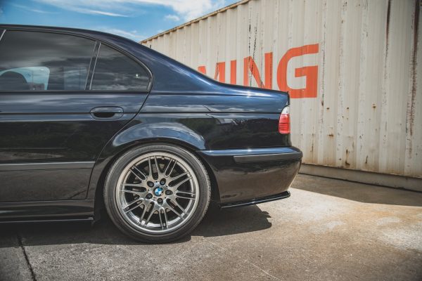 BMW M5 / 5 Pack M E39 - Splitters laterais traseiros | BM-5-39-M-RSD1G | Produto Maxton Design distribuído por Unicartuning. BMW M5 / 5 Pack M E39 - Splitters laterais traseiros | BM-5-39-M-RSD1G | Produto Maxton Design distribuído por Unicartuning.
