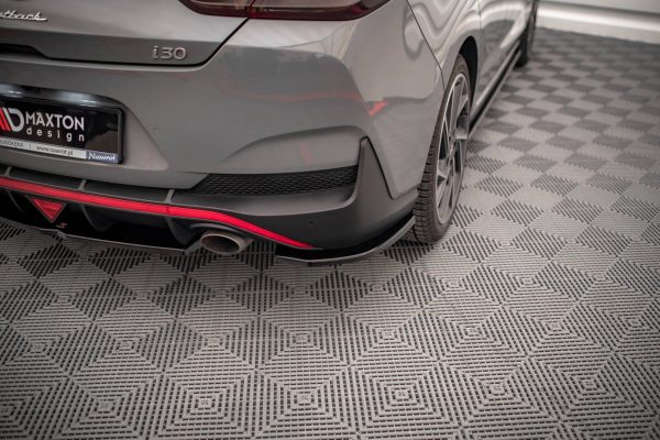 Hyundai I30 N Hatchback Mk3 (facelift) - Splitters laterais traseiros | HY-I30-3F-NLINE-FB-RSD1G | Produto Maxton Design distribuído por Unicartuning. Hyundai I30 N Hatchback Mk3 (facelift) - Splitters laterais traseiros | HY-I30-3F-NLINE-FB-RSD1G | Produto Maxton Design distribuído por Unicartuning.