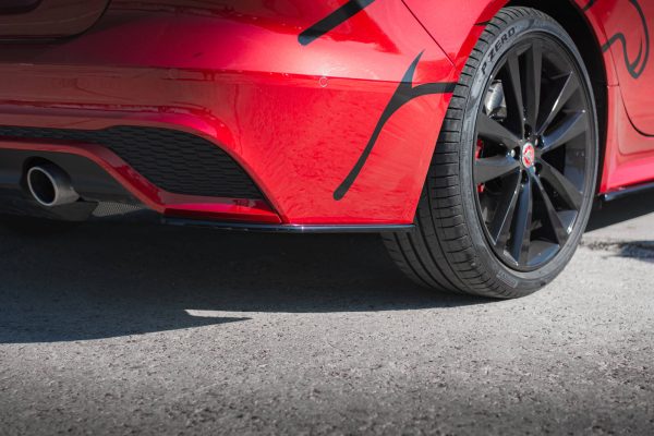 Jaguar Xe R-dynamic X760 (facelift) - Splitters laterais traseiros | JA-XE-1F-RDYNAMIC-RSD1G | Produto Maxton Design distribuído por Unicartuning. Jaguar Xe R-dynamic X760 (facelift) - Splitters laterais traseiros | JA-XE-1F-RDYNAMIC-RSD1G | Produto Maxton Design distribuído por Unicartuning.