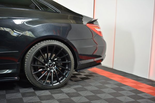Mercedes-Benz E-class W207 Coupé AMG-line - Splitters laterais traseiros | ME-E-207-AMGLINE-C-RSD1G | Produto Maxton Design distribuído por Unicartuning. Mercedes-Benz E-class W207 Coupé AMG-line - Splitters laterais traseiros | ME-E-207-AMGLINE-C-RSD1G | Produto Maxton Design distribuído por Unicartuning.