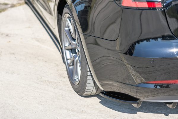 Tesla Model 3 - Splitters laterais traseiros | TE-MODEL3-1-RSD1G | Produto Maxton Design distribuído por Unicartuning.