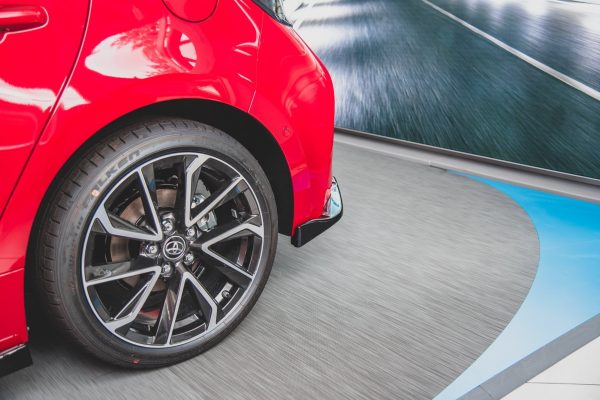 Toyota Corolla XII Hatchback - Splitters laterais traseiros | TO-CO-12-HB-RSD1G | Produto Maxton Design distribuído por Unicartuning. Toyota Corolla XII Hatchback - Splitters laterais traseiros | TO-CO-12-HB-RSD1G | Produto Maxton Design distribuído por Unicartuning.