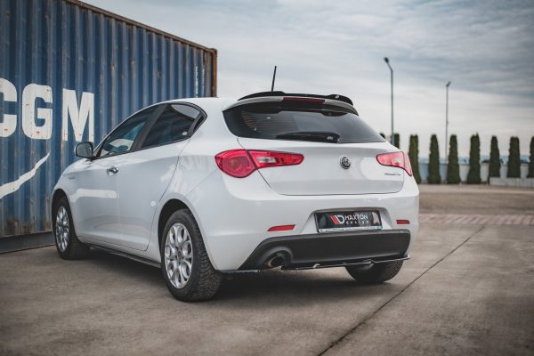 Alfa Romeo Giulietta - Splitters laterais traseiros V.1 | AL-GU-1F-RSD1G | Produto Maxton Design distribuído por Unicartuning.
