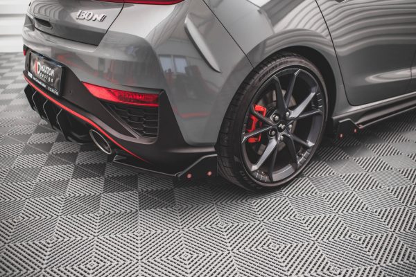 Hyundai I30 N Hatchback Mk3 (facelift) - Splitters laterais traseiros V.1 | HY-I30-3F-N-RSD1G+RSF | Produto Maxton Design distribuído por Unicartuning. Hyundai I30 N Hatchback Mk3 (facelift) - Splitters laterais traseiros V.1 | HY-I30-3F-N-RSD1G+RSF | Produto Maxton Design distribuído por Unicartuning.