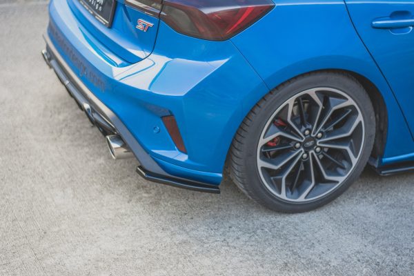 Ford Focus Hatchback ST Mk4 - Splitters laterais traseiros V.1 | FO-FO-4-ST-RSD1G | Produto Maxton Design distribuído por Unicartuning. Ford Focus Hatchback ST Mk4 - Splitters laterais traseiros V.1 | FO-FO-4-ST-RSD1G | Produto Maxton Design distribuído por Unicartuning.