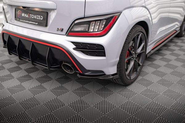 Hyundai Kauai N Mk1 - Splitters laterais traseiros V.1 | HY-KO-1-N-RSD1G | Produto Maxton Design distribuído por Unicartuning. Hyundai Kauai N Mk1 - Splitters laterais traseiros V.1 | HY-KO-1-N-RSD1G | Produto Maxton Design distribuído por Unicartuning.