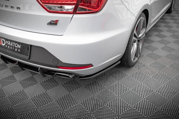 Seat Leon Cupra Sportstourer Mk3 - Splitters laterais traseiros V.1 | SE-LE-3-CU-ST-RSD1G | Produto Maxton Design distribuído por Unicartuning. Seat Leon Cupra Sportstourer Mk3 - Splitters laterais traseiros V.1 | SE-LE-3-CU-ST-RSD1G | Produto Maxton Design distribuído por Unicartuning.