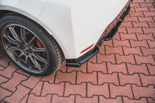 Toyota GR Yaris Mk4 - Splitters laterais traseiros V.1 | TO-YA-4-GR4-RSD1G | Produto Maxton Design distribuído por Unicartuning. Toyota GR Yaris Mk4 - Splitters laterais traseiros V.1 | TO-YA-4-GR4-RSD1G | Produto Maxton Design distribuído por Unicartuning.