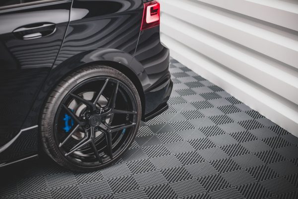 Volkswagen Golf R Mk8 - Splitters laterais traseiros V.1 | VW-GO-8-R-RSD1G | Produto Maxton Design distribuído por Unicartuning.