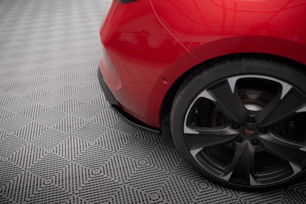 Cupra Leon ST Mk1 - Splitters laterais traseiros V.2 | CU-LE-1-RSD2G | Produto Maxton Design distribuído por Unicartuning. Cupra Leon ST Mk1 - Splitters laterais traseiros V.2 | CU-LE-1-RSD2G | Produto Maxton Design distribuído por Unicartuning.