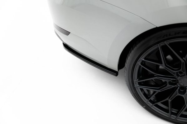 Skoda Superb Liftback / Combi Mk3 - Splitters laterais traseiros V.2 | SK-SU-3-RSD2G | Produto Maxton Design distribuído por Unicartuning. Skoda Superb Liftback / Combi Mk3 - Splitters laterais traseiros V.2 | SK-SU-3-RSD2G | Produto Maxton Design distribuído por Unicartuning.