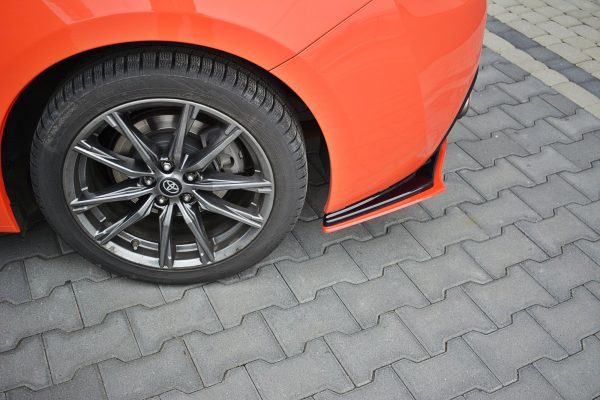 Toyota GT86 - Splitters laterais traseiros V.2 | TO-GT86-1F-RSD1RRED+RSD1G | Produto Maxton Design distribuído por Unicartuning.