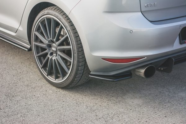 Volkswagen Golf R Mk7 - Splitters laterais traseiros V.2 | VW-GO-7-GTI-RSD2G | Produto Maxton Design distribuído por Unicartuning. Volkswagen Golf R Mk7 - Splitters laterais traseiros V.2 | VW-GO-7-GTI-RSD2G | Produto Maxton Design distribuído por Unicartuning.