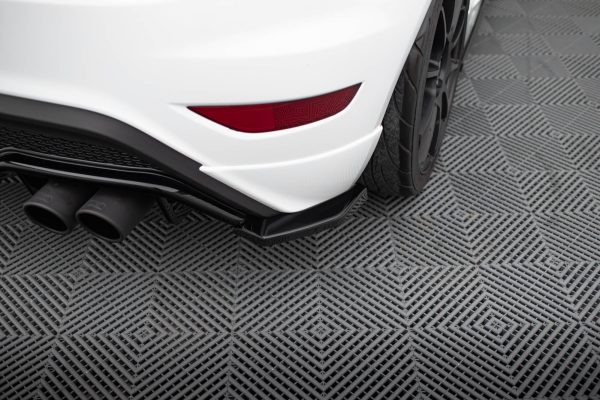 Ford Fiesta ST Mk7 (facelift) - Splitters laterais traseiros V.3 | FO-FI-7F-ST-RSD3G | Produto Maxton Design distribuído por Unicartuning. Ford Fiesta ST Mk7 (facelift) - Splitters laterais traseiros V.3 | FO-FI-7F-ST-RSD3G | Produto Maxton Design distribuído por Unicartuning.