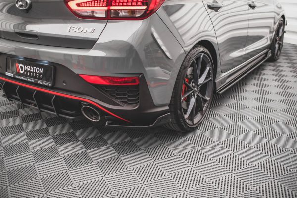 Hyundai I30 N Hatchback Mk3 (facelift) - Splitters laterais traseiros V.3 | HY-I30-3F-N-RSD3G | Produto Maxton Design distribuído por Unicartuning. Hyundai I30 N Hatchback Mk3 (facelift) - Splitters laterais traseiros V.3 | HY-I30-3F-N-RSD3G | Produto Maxton Design distribuído por Unicartuning.