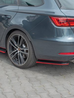 Seat Leon Cupra Mk3 Fl Sportstourer - Splitters laterais traseiros V.4 | SELE3FCUST-RSD1RRED+RSD1G | Produto Maxton Design distribuído por Unicartuning. Seat Leon Cupra Mk3 Fl Sportstourer - Splitters laterais traseiros V.4 | SELE3FCUST-RSD1RRED+RSD1G | Produto Maxton Design distribuído por Unicartuning.