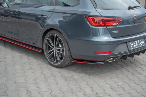 Seat Leon Cupra Mk3 Fl Sportstourer - Splitters laterais traseiros V.4 | SELE3FCUST-RSD1RRED+RSD1G | Produto Maxton Design distribuído por Unicartuning. Seat Leon Cupra Mk3 Fl Sportstourer - Splitters laterais traseiros V.4 | SELE3FCUST-RSD1RRED+RSD1G | Produto Maxton Design distribuído por Unicartuning.