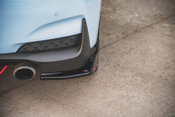 Hyundai I30 N Mk3 Hatchback - Splitters laterais traseiros V.6 | HY-I30-3-N-RSD6G+RSF | Produto Maxton Design distribuído por Unicartuning. Hyundai I30 N Mk3 Hatchback - Splitters laterais traseiros V.6 | HY-I30-3-N-RSD6G+RSF | Produto Maxton Design distribuído por Unicartuning.