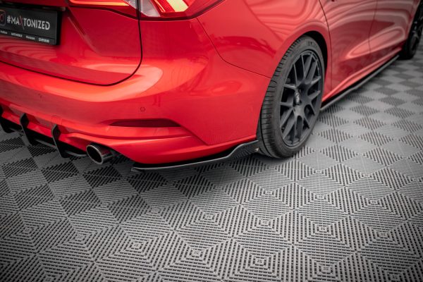 Ford Focus Estate ST Mk4 - Splitters laterais traseiros V.6 | FO-FO-4-STLINE-ES-RSD6G | Produto Maxton Design distribuído por Unicartuning.