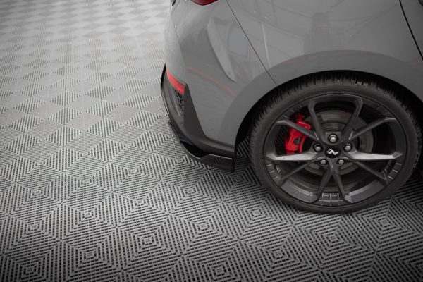 Hyundai I30 Mk3 (facelift) - Splitters laterais traseiros V.6 | HY-I30-3F-N-RSD6G | Produto Maxton Design distribuído por Unicartuning. Hyundai I30 Mk3 (facelift) - Splitters laterais traseiros V.6 | HY-I30-3F-N-RSD6G | Produto Maxton Design distribuído por Unicartuning.