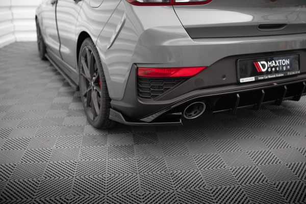 Hyundai I30 Mk3 (facelift) - Splitters laterais traseiros V.6 | HY-I30-3F-N-RSD6G | Produto Maxton Design distribuído por Unicartuning. Hyundai I30 Mk3 (facelift) - Splitters laterais traseiros V.6 | HY-I30-3F-N-RSD6G | Produto Maxton Design distribuído por Unicartuning.