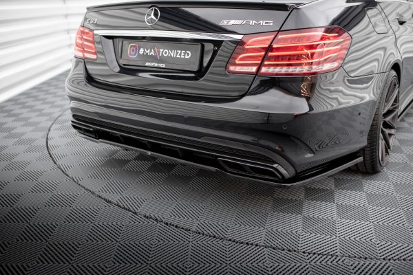 Mercedes-Benz E63 AMG / AMG-line Sedan W212 (facelift) - Difusor traseiro | ME-E-212F-AMG-RD1G+RD2G | Produto Maxton Design distribuído por Unicartuning. Mercedes-Benz E63 AMG / AMG-line Sedan W212 (facelift) - Difusor traseiro | ME-E-212F-AMG-RD1G+RD2G | Produto Maxton Design distribuído por Unicartuning.