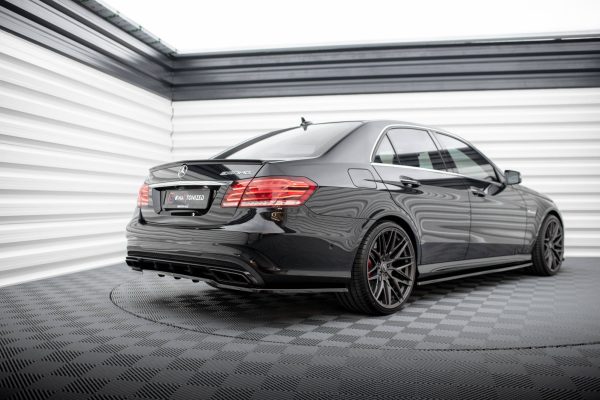 Mercedes-Benz E63 AMG / AMG-line Sedan W212 (facelift) - Difusor traseiro | ME-E-212F-AMG-RD1G+RD2G | Produto Maxton Design distribuído por Unicartuning. Mercedes-Benz E63 AMG / AMG-line Sedan W212 (facelift) - Difusor traseiro | ME-E-212F-AMG-RD1G+RD2G | Produto Maxton Design distribuído por Unicartuning.