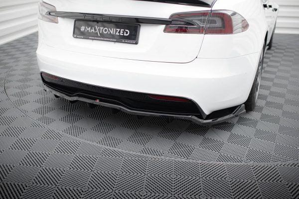 Tesla Model S Plaid Mk1 (facelift) - Difusor traseiro V.1 | TE-MODELS-1F2-PL-RD1G+RD3G | Produto Maxton Design distribuído por Unicartuning. Tesla Model S Plaid Mk1 (facelift) - Difusor traseiro V.1 | TE-MODELS-1F2-PL-RD1G+RD3G | Produto Maxton Design distribuído por Unicartuning.