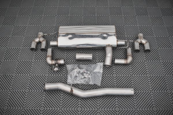 BMW 1 F40 M135i - Difusor V.3 + escape Milltek Sport | BM-1-40-MPACK-RS3GOO_OO+EXH | Produto Maxton Design distribuído por Unicartuning. BMW 1 F40 M135i - Difusor V.3 + escape Milltek Sport | BM-1-40-MPACK-RS3GOO_OO+EXH | Produto Maxton Design distribuído por Unicartuning.